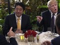 Tổng thống Mỹ Donald Trump (phải) và Thủ tướng Nhật Bản Shinzo Abe (trái) trong cuộc gặp ở khu nghỉ dưỡng Mar-a-Lago ngày 10/2. Ảnh: AP