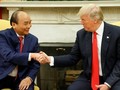 Tổng thống Donald Trump bắt tay Thủ tướng Nguyễn Xuân Phúc