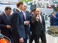 Tổng thống Putin cùng các quan chức thị sát triển lãm INNOPROM