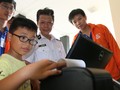 Thông tin liệt sĩ, vị trí bia mộ và bản đồ nghĩa trang được in tại chỗ cho khách viếng - Ảnh: TƯỜNG HÂN