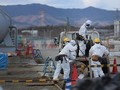 Các công nhân đang khắc phục sự cố tại nhà máy điện hạt nhân Fukushima. Ảnh: Christopher Furlong.