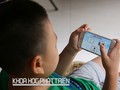 Bé Nguyễn Nam Anh (4 tuổi, Hà Nội) đang học tiếng Anh trên phần mềm Monkey junior. Ảnh: Thanh Hằng.