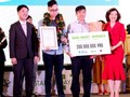 Anh Lê Mai Tùng nhận giải nhất Startup Wheel 2017