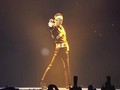 Jack Ma đeo mặt nạ và mặc trang phục y hệt Michael Jackson trong tua diễn Dangerous World