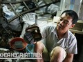 Tủ lạnh, radio, tivi cũ được tháo dỡ thủ công để lấy nguyên liệu tại một cơ sở thu mua phế liệu ở ngõ Văn Chương, Khâm Thiên, Đống Đa, Hà Nội. Ảnh: Trịnh Điệp