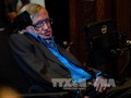 Nhà khoa học Stephen Hawking trong một cuộc họp báo ở thủ đô London, Anh. Ảnh: AFP/TTXVN
