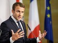 Tổng thống Pháp Emmanuel Macron phát biểu trong cuộc họp báo tại Dubai, UAE - Ảnh: REUTERS