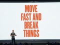 Mark Zuckerberg với slogan "di chuyển nhanh và quét thật sạch".