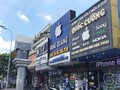 Tình trạng các cửa hàng tự ý treo logo Apple vẫn diễn ra phổ biến tại Việt Nam. Ảnh: Internet.