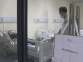 Với người có triệu chứng mắc các bệnh đường hô hấp thì nên tự cách ly; đồng thời đi khám bệnh để bảo vệ mình và cộng đồng. Ảnh: Thanh niên.