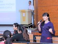GS.TS. Lê Thị Hương giải đáp các thắc mắc của sinh viên về dịch COVID-19.