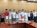 Lãnh đạo Trường Đại học Y Hà Nội và Bệnh viện Đại học Y Hà Nội cùng Tổ công tác trước lúc lên đường vào vùng dịch
