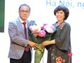 Bà Thái Hương: Tôi tìm mua bằng được bó hoa mẫu đơn này để tặng GS.TS. Tạ Thành Văn, với lời chúc và mong muốn “thầy thuốc như mẹ hiền”