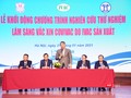 Các chuyên gia tại khởi động chương trình nghiên cứu thử nghiệm lâm sàng vaccine COVIVAC tại Trường Đại học Y Hà Nội sáng nay