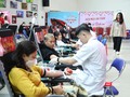 Rất đông người dân tham gia Lễ hội Xuân hồng để hiến máu cứu chữa người bệnh