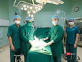 Các bác sĩ thực hiện ca phẫu thuật cho bệnh nhân bị biến chứng đái tháo đường