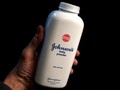Johnson & Johnson (J&J) đã thu hồi sản phẩm phấn rôm trẻ em và các sản phẩm khác. Ảnh: Reuters