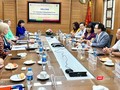 GS.TS. Tạ Thành Văn - Chủ tịch Hội đồng trường Trường ĐHYHN (thứ 2 từ phải sang) - chủ trì buổi làm việc với phái đoàn lãnh đạo cấp cao Đại học Queensland về hợp tác nghiên cứu khoa học