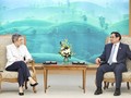 Thủ tướng Chính phủ Phạm Minh Chính tiếp Giáo sư Francoise Barre-Sinoussi và bày tỏ sự ngưỡng mộ bà vì những đóng góp to lớn cho nhân loại. Ảnh: VGP/Nhật Bắc