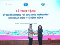 Bộ trưởng Y tế tặng Kỷ niệm chương cho nhân viên y tế hiến tạng cứu sống 4 bệnh nhân