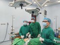 Bác sĩ nước ngoài tới Việt Nam học phương pháp mổ nội soi tuyến giáp “Dr Lương”