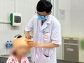 Bé gái 5 tuổi bị chó cắn 10 vết ở đầu, mặt