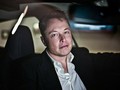 Elon Musk ngày càng giống Steve Jobs