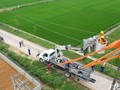 Công nhân EVN nâng cấp lưới điện, đảm bảo an ninh năng lượng quốc gia
