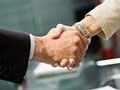 Người tiêu dùng ngày càng cân nhắc kỹ lưỡng hơn rằng họ sẽ tiêu tiền vào việc gì và như thế nào - điều này cũng tạo ra một loạt thách thức mới đối với doanh nghiệp. Ảnh: Entrepreneur