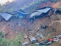 Nhà người dân vùng núi Quảng Nam bị sạt lở do mưa bão gây ra (ảnh CTV)