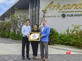 Đại diện Cung Hội nghị Quốc tế Ariyana Đà Nẵng cùng Giải thưởng M&C Asia Stella Awards 2020 với danh hiệu Cung hội nghị tốt nhất” khu vực Đông Nam Á.
