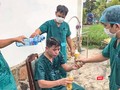 Một cán bộ y tế Đà Nẵng bị sốc do làm việc quá tải khi dịch COVID-19 bùng phát tại địa phương