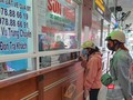 Khách mua vé xe tại Bến xe Trung tâm Đà Nẵng