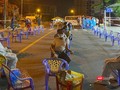 Lực lượng y tế Đà Nẵng lấy mẫu xét nghiệm COVID-19 cho người dân xuyên đêm để tăng cường công tác truy vết, ngăn chặn dịch bệnh lây lan