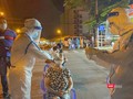 Lực lượng y tế Đà Nẵng lấy mẫu xét nghiệm COVID-19 cho người dân