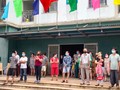 Người dân chung cư 12T3 (phường Nại Hiên Đông, quận Sơn Trà, TP Đà Nẵng) nghe đọc lệnh tháo dỡ phong toả cách ly y tế (Ảnh Khánh Hưng)