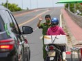 Lực lượng kiểm soát dịch Đà Nẵng hạn chế phương tiện giao thông lưu thông qua cầu Thuận Phước trong thời gian phong toả cứng toàn TP