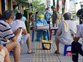 Lực lượng y tế lấy mẫu xét nghiệm SARS-CoV-2 trong cộng đồng khi Đà Nẵng áp dụng phong toả tuyệt đối toàn TP