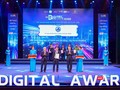 Đại diện TP Đà Nẵng nhận giải thưởng “Cơ quan Nhà nước chuyển đổi số xuất sắc” với nền tảng Công dân số Đà Nẵng.