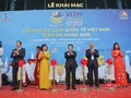 Các đại biểu cắt băng khai mạc VITM Đà Nẵng 2022