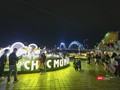 Người dân Đà Nẵng đổ về đường hoa Xuân, nô nức đón Giao thừa Tết Quý Mão 2023