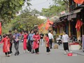 Du khách đến tham quan phố cổ Hội An