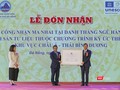Đại diện Bộ VH-TT&DL trao bằng công nhận bia ma nhai tại danh thắng Ngũ Hành Sơn là Di sản tư liệu thuộc Chương trình Ký ức Thế giới khu vực châu Á - Thái Bình Dương cho Chủ tịch UBND TP Đà Nẵng