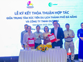 Trung tâm Xúc tiến Du lịch Đà Nẵng và Outbox tại buổi ký kết hợp tác.