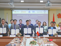 Quang cảnh lễ ký kết hợp tác đào tạo nhân lực CNTT, công nghiệp bán dẫn giữa Viện Khoa học và Công nghệ sáng tạo Gyeongsan, ĐH Quốc gia Jeju, ĐH Daegu Catholic (Hàn Quốc), CLB doanh nhân phần mềm Đà Nẵng và ĐH Đông Á.