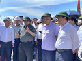 Thủ tướng Phạm Minh Chính thị sát và chỉ đạo thi công tại công trường dự án bến cảng Liên Chiểu và đường ven biển nối cảng Liên Chiểu.