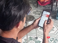 Anh Trần Thái Vũ (trú thôn Đại An, xã Đại Lãnh, huyện Đại Lộc) thực hiện khai báo, xác thực hồ sơ ở nhà mà không phải lên UBND xã chờ đợi như trước đây.