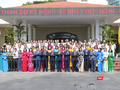 Các đại biểu HĐND TP Đà Nẵng và lãnh đạo Thành uỷ chụp ảnh lưu niệm nhân Kỳ họp đầu tiên của HĐND TP Đà Nẵng sau hợp nhất với Quảng Nam.