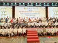 Các đội thi tham gia Cuộc thi Đầu bếp chuyên nghiệp Đà Nẵng 2025 chụp ảnh lưu niệm cùng ban giám khảo và ban tổ chức.