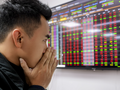 Vn-Index giảm mạnh nhất 5 tháng, cổ phiếu Novaland "thủng" mệnh giá